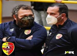 il mister della prima squadra Pasquale Pratic&ograve; e il mister dell'under Piero Longo