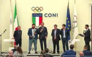 La dirigenza giallorossa ritira il premio