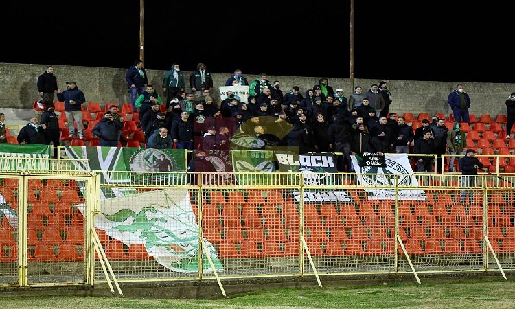 Tifosi dell'Avellino al Ceravolo 