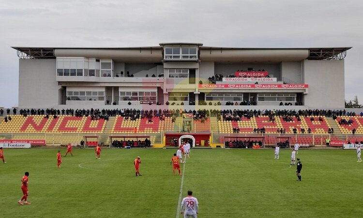 Squadre schierate in campo