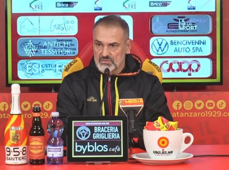 Mister Vivarini in sede prima di Catanzaro - Virtus Francavilal