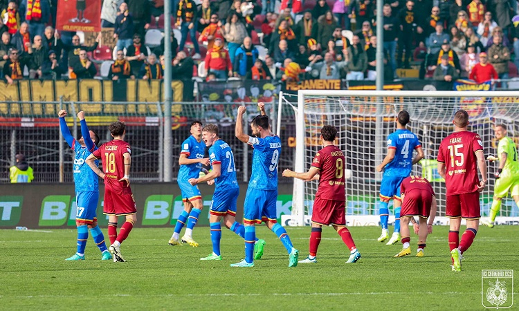 Serie B 26a giornata: nella giornata di pareggi, il Catanzaro torna corsaro