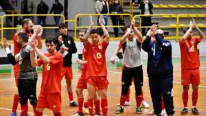 Squadre del Catanzaro e del Capurso schierate in campo