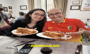 Francesco insieme a sua moglie Rosaria e la "special guest": il morzello