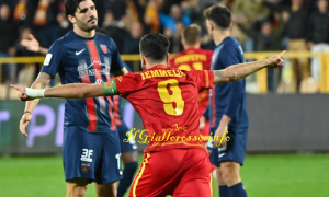 La gioia di Iemmello per il gol che vale l'1-0 dei giallorossi 