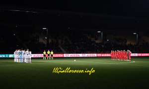 Le Aquile schierate nel minuto di silenzio dedicato a Gigi Riva scomparso in questa settimana