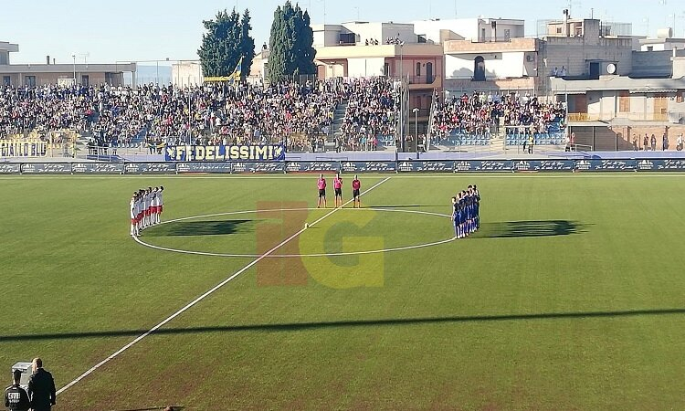 Il Catanzaro rallenta a Cerignola: un pareggio con le unghie al fotofinish