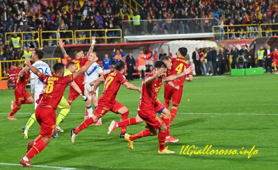 I giocatori giallorossi al gol del 2-2 di Donnarumma