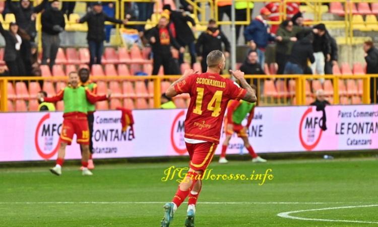 Scognamillo esulta al gol del pareggio