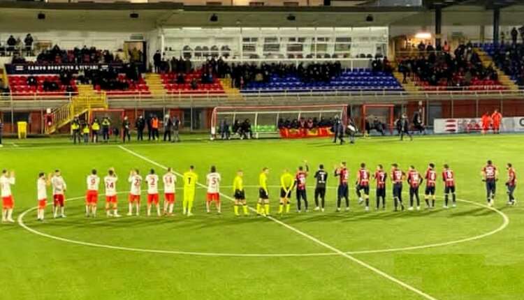 La corsa del Catanzaro rallenta a Potenza: finisce 0-0 al "Viviani"