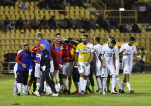I giocatori del Catania nell'ultima apparizione al Ceravolo