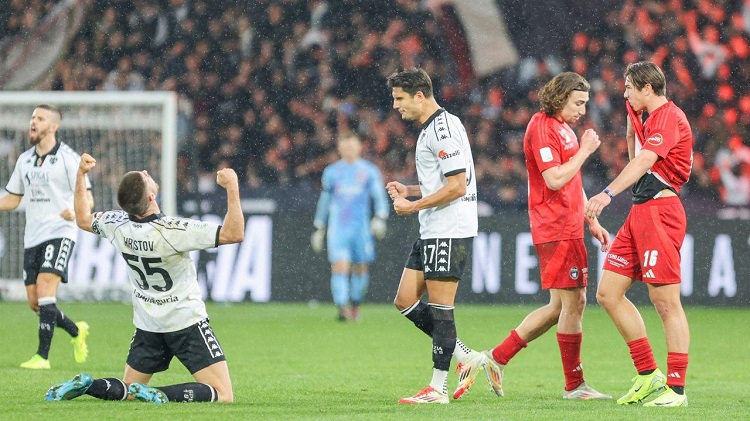 Un momento del big match Spezia-Pisa