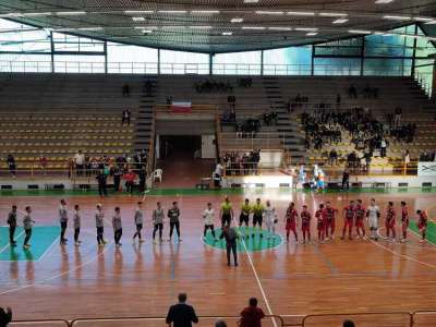 Squadre in campo nel derby al PalaGallo