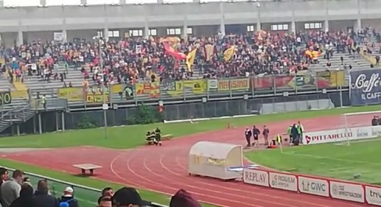 (VIDEO) Il calore dei tifosi giallorossi all'Euganeo