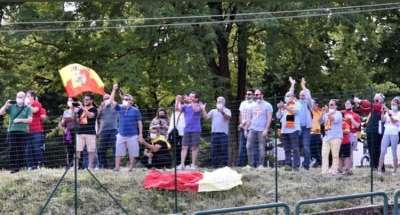 Tifosi giallorossi all'esterno dello stadio