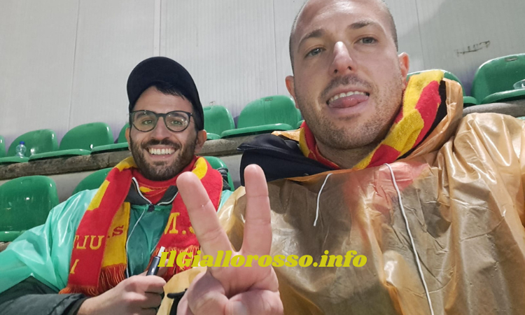 Giuseppe Teti a destra, insieme all'amico Andrea De Nardo: tante le trasferte fatte insieme; questa foto risale alla trasferta vittoriosa del "Barbera" di Palermo nel 2024