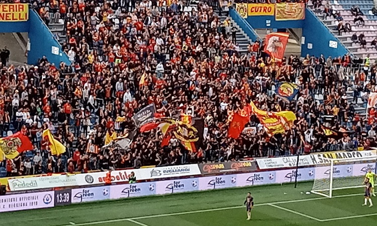 (VIDEO) Scene di euforia nel settore giallorosso al gol di Biasci. Aquile in vantaggio 2-1