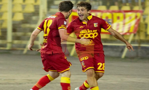 Biasci esulta dopo aver segnato il primo gol al Picerno