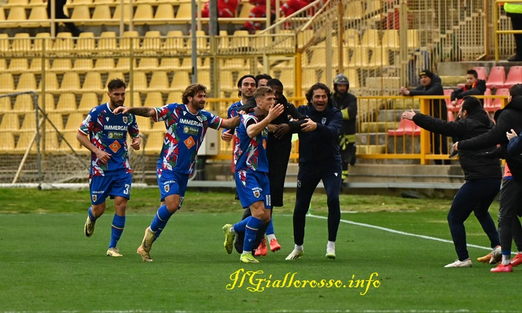 Weekend di spettacolo e sorprese: Sassuolo mezzo piede in A, la Salernitana sprofonda